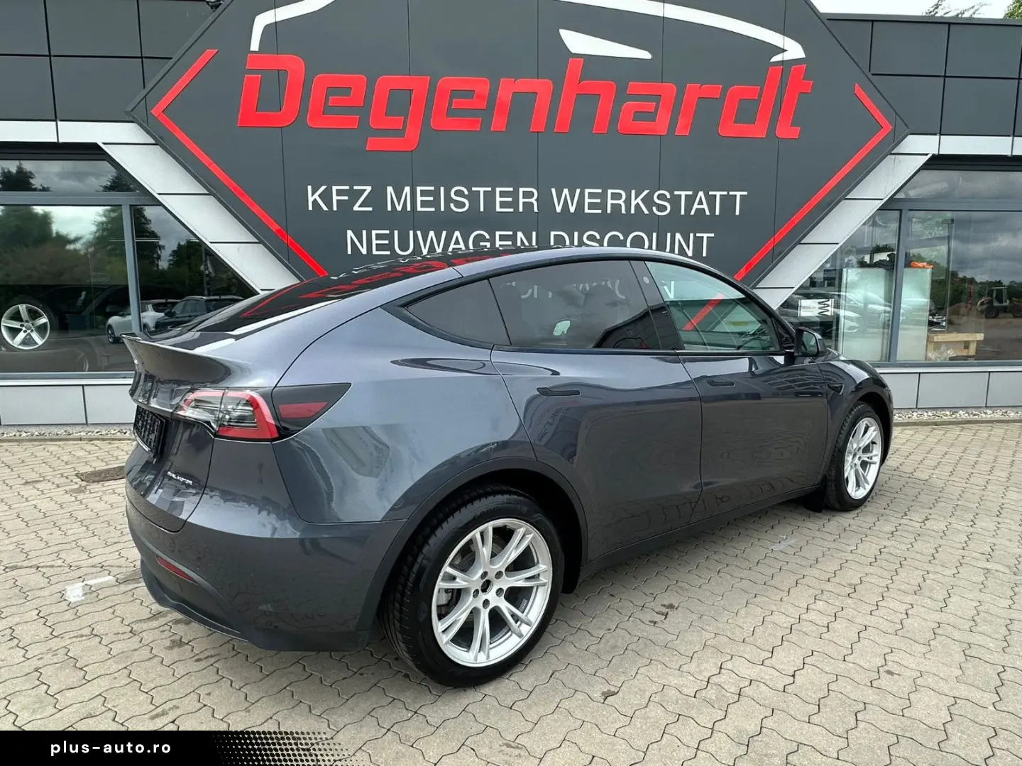 TESLA Model Y Long Range Dual AWD Matrix Wärmepumpe
