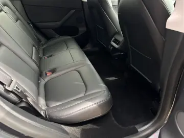TESLA Model Y Long Range Dual AWD Matrix Wärmepumpe