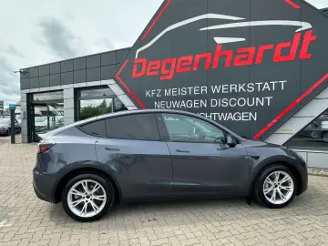 TESLA Model Y Long Range Dual AWD Matrix Wärmepumpe
