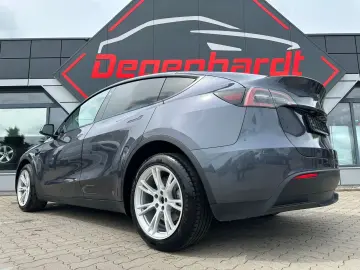 TESLA Model Y Long Range Dual AWD Matrix Wärmepumpe
