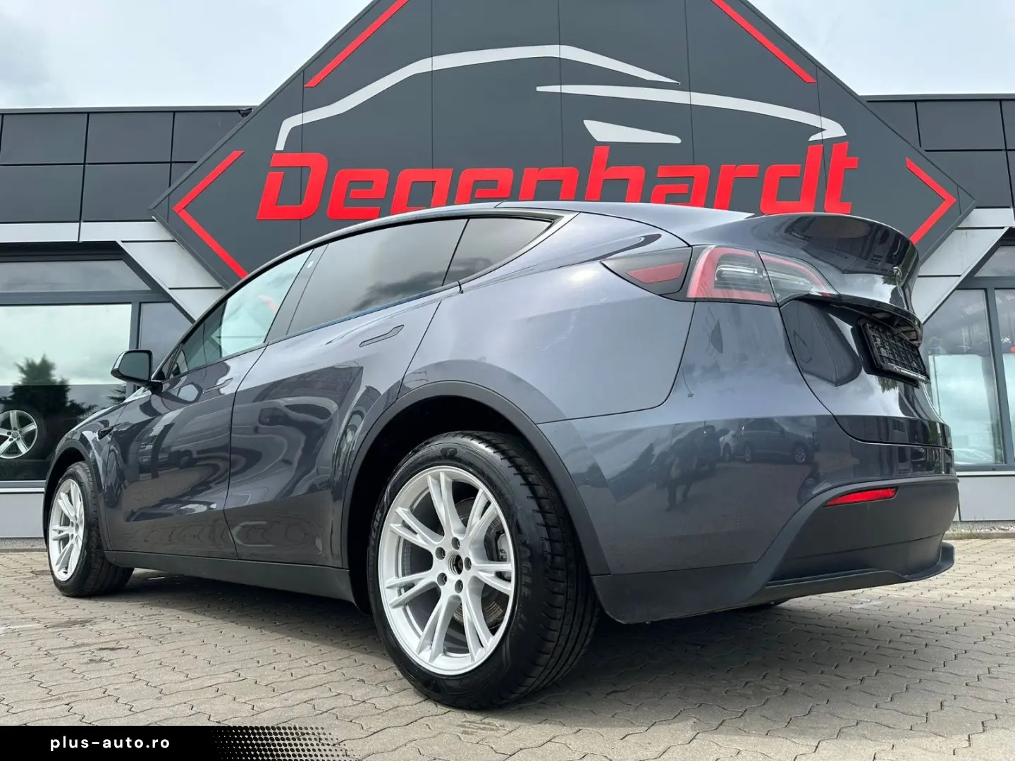 TESLA Model Y Long Range Dual AWD Matrix Wärmepumpe