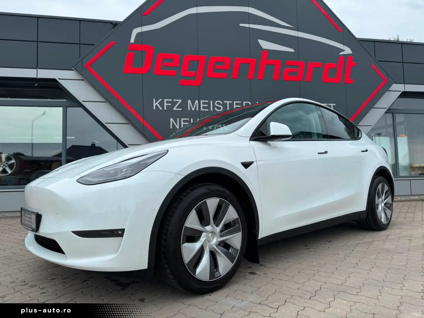 TESLA Model Y Long Range Dual AWD Matrix Wärmepumpe