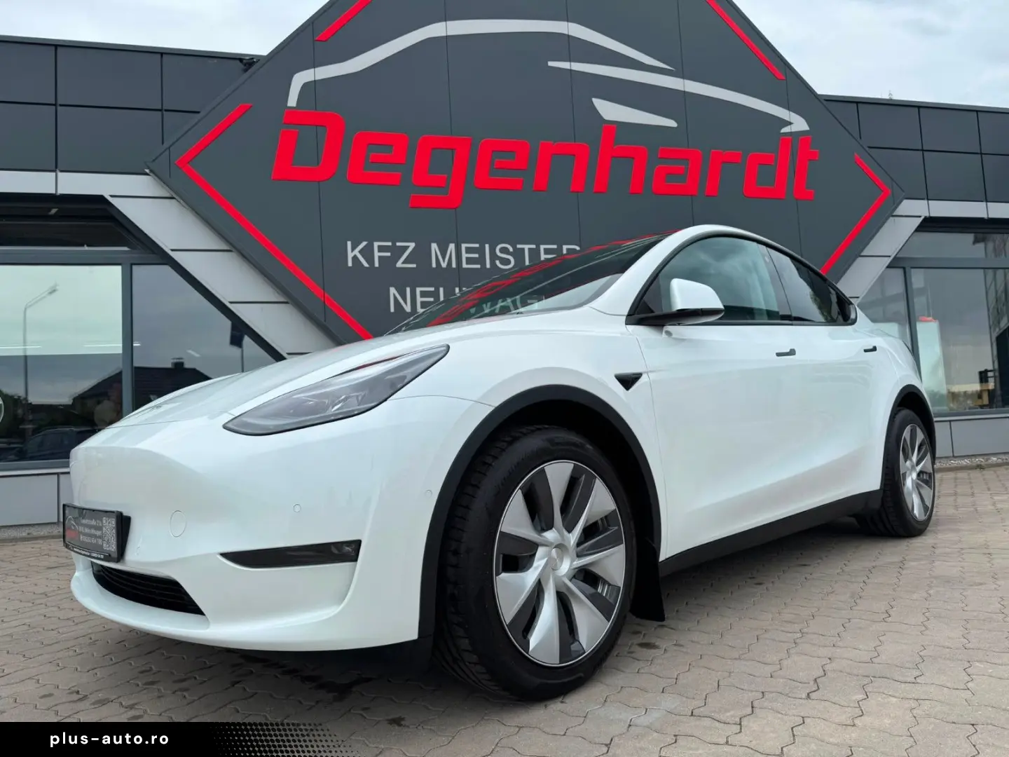 TESLA Model Y Long Range Dual AWD Matrix Wärmepumpe