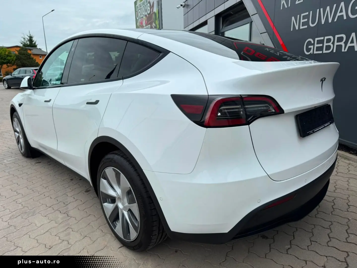 TESLA Model Y Long Range Dual AWD Matrix Wärmepumpe