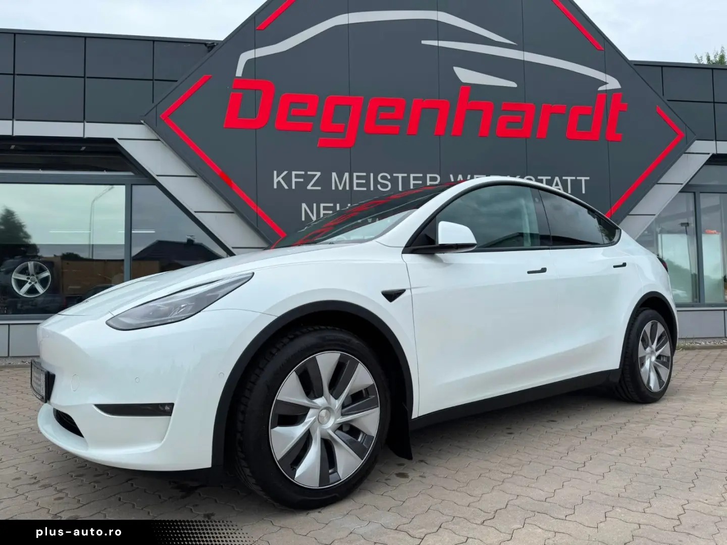 TESLA Model Y Long Range Dual AWD Matrix Wärmepumpe