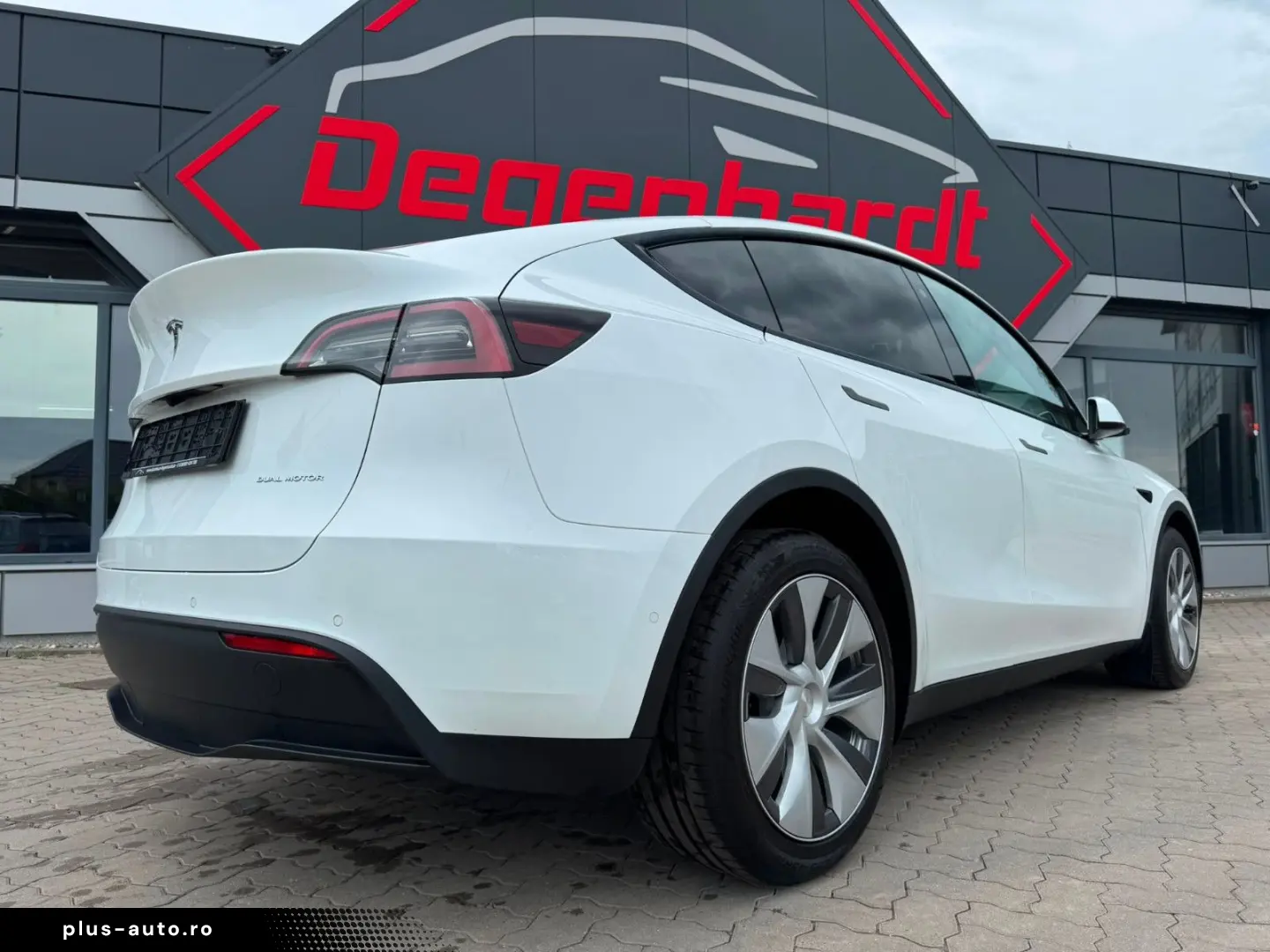 TESLA Model Y Long Range Dual AWD Matrix Wärmepumpe