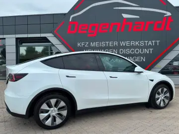 TESLA Model Y Long Range Dual AWD Matrix Wärmepumpe