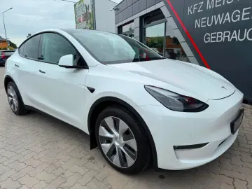 TESLA Model Y Long Range Dual AWD Matrix Wärmepumpe