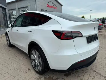 TESLA Model Y Long Range Dual AWD Matrix Wärmepumpe