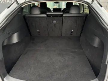 TESLA Model Y Long Range Dual AWD Matrix Wärmepumpe