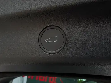 TESLA Model Y Long Range Dual AWD Matrix Wärmepumpe