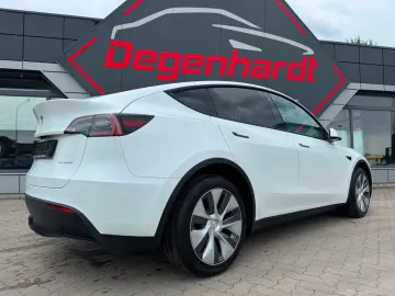 TESLA Model Y Long Range Dual AWD Matrix Wärmepumpe