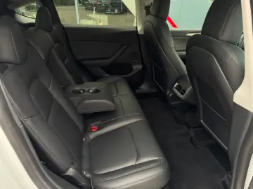 TESLA Model Y Long Range Dual AWD Matrix Wärmepumpe