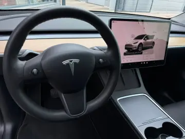 TESLA Model Y Long Range Dual AWD Matrix Wärmepumpe