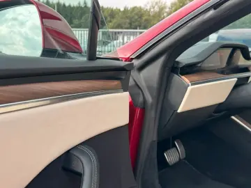 TESLA MODEL S PALLADIUM   FULL SELF DRIVE 4  ULTRA RED
