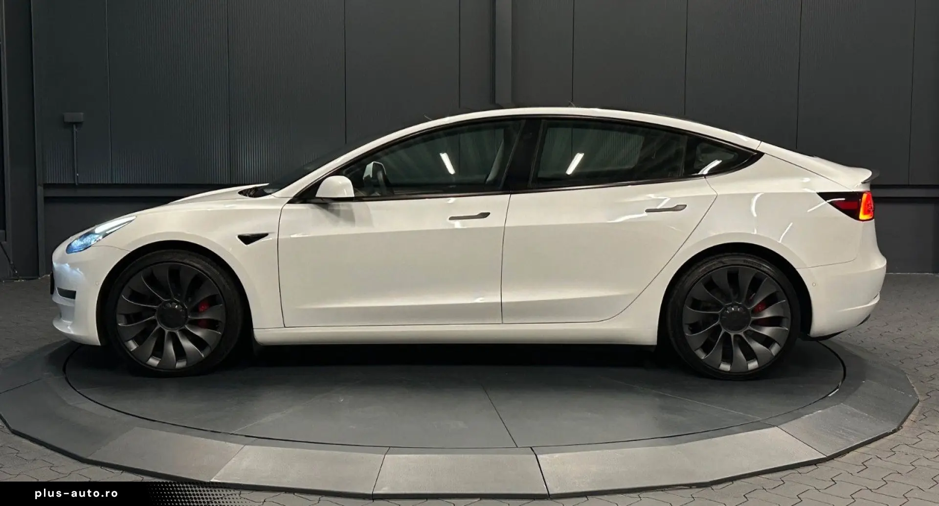 TESLA Model 3 Performance Dual AWD  20