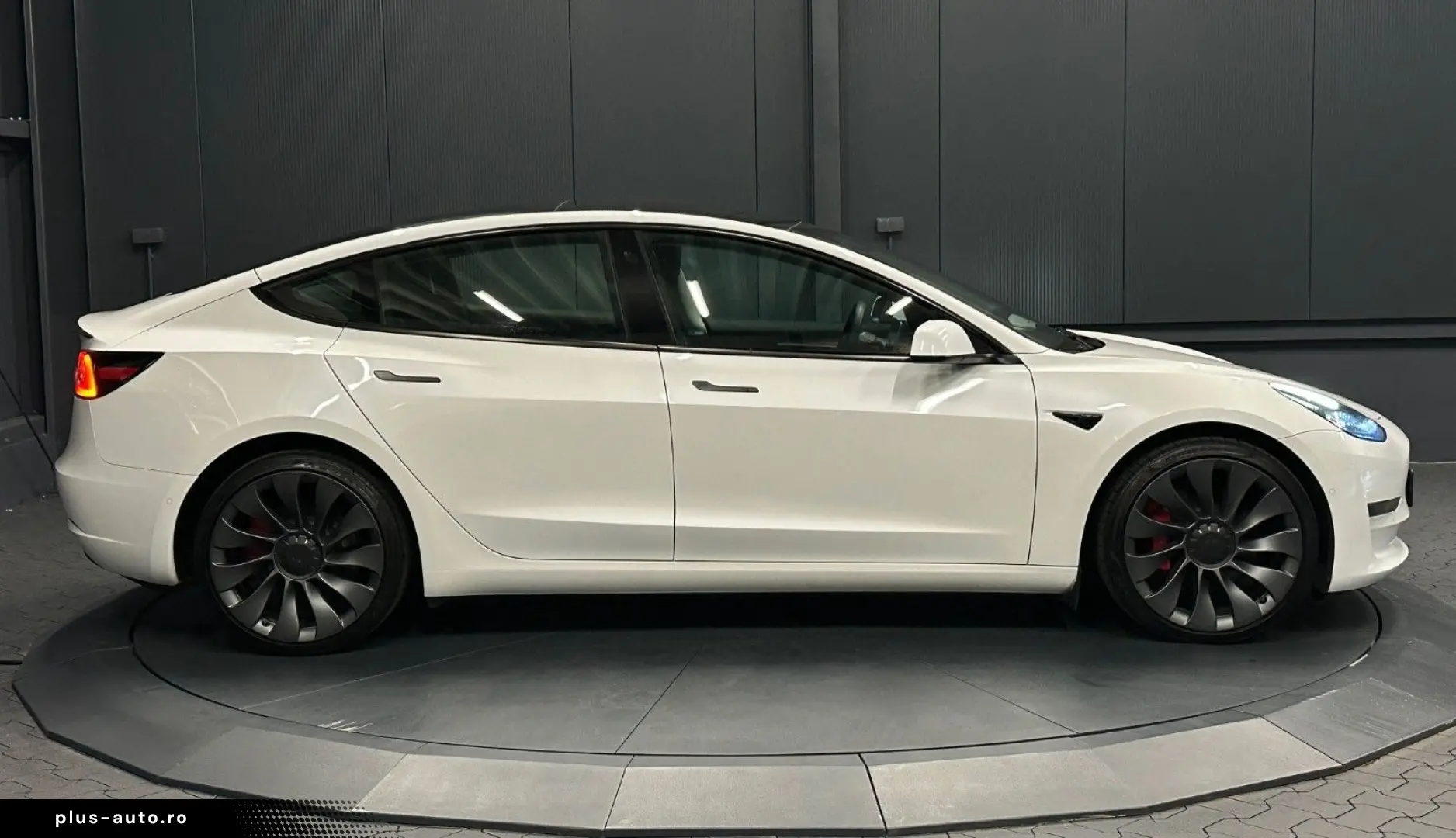 TESLA Model 3 Performance Dual AWD  20