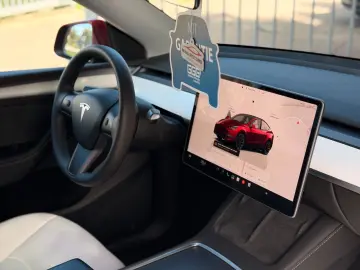 TESLA Model Y RWD