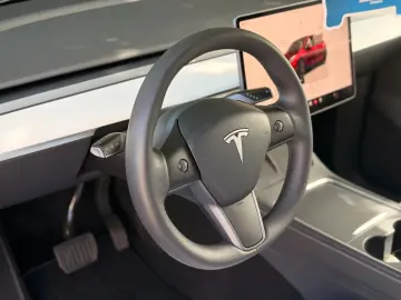 TESLA Model Y RWD