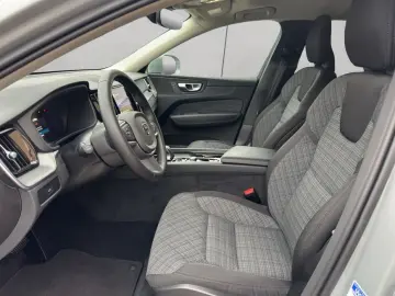 VOLVO XC60 B5 B AWD Core Aut 19; Maps LED Kamera PDCv