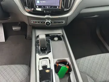 VOLVO XC60 B5 B AWD Core Aut 19; Maps LED Kamera PDCv