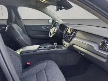 VOLVO XC60 B5 AWD Core Aut 19; Google-Maps Kamera Ein