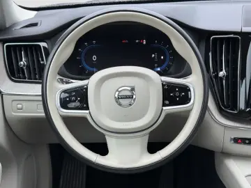 VOLVO XC60 B5 Inscription AWD AHK Standhz Kam Four-C