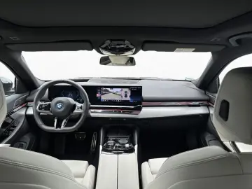 BMW i5 eDr40 T M Sport Pano Iconic AktivL B&W AutoB