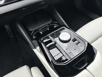 BMW i5 eDr40 T M Sport Pano Iconic AktivL B&W AutoB