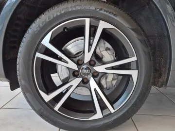 AUDI Q5 40 TDI Quattro Advanced