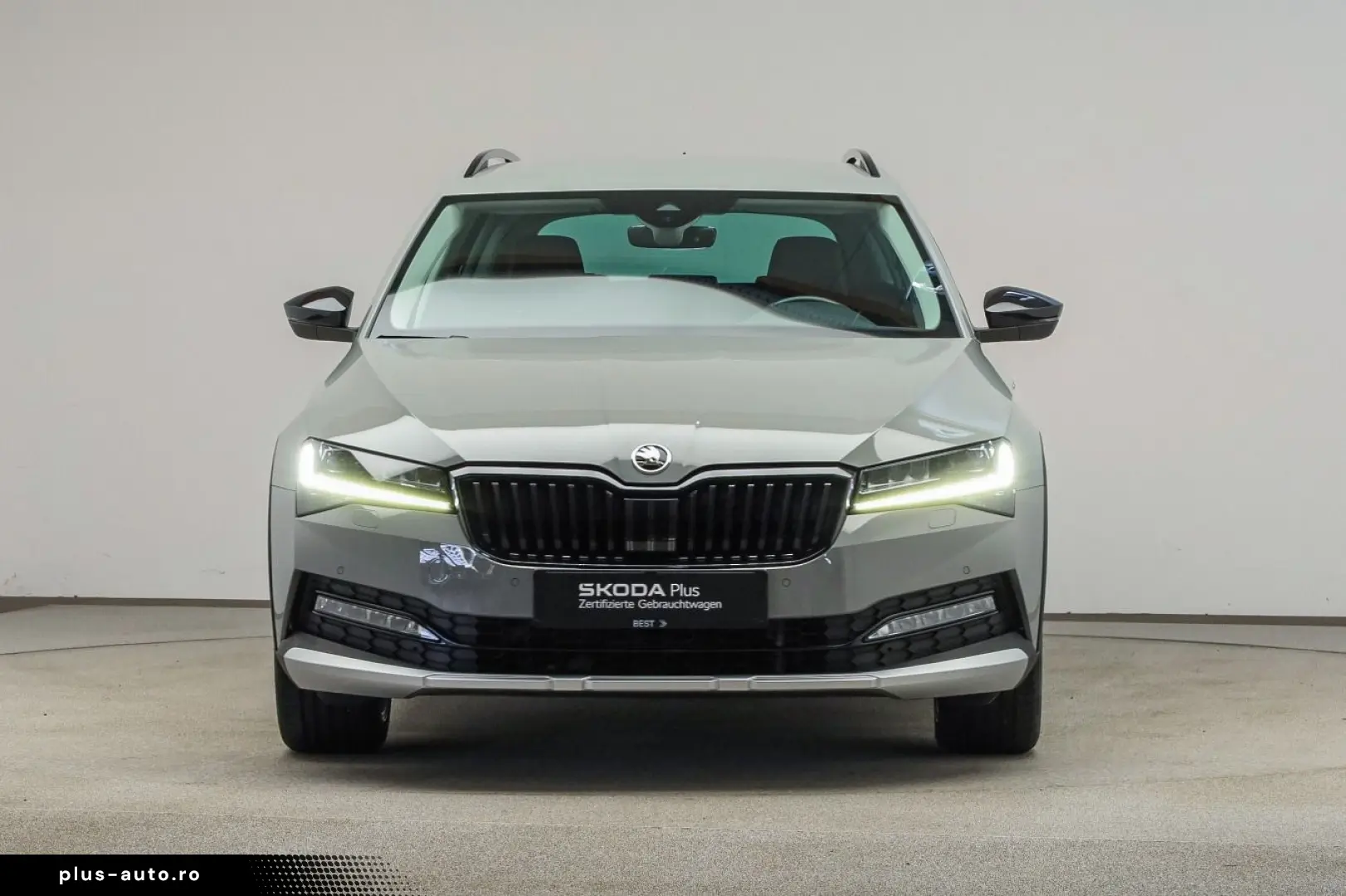 SKODA Superb Combi 2.0 TDI 4x4 Scout AHK DCC ACC BLACK