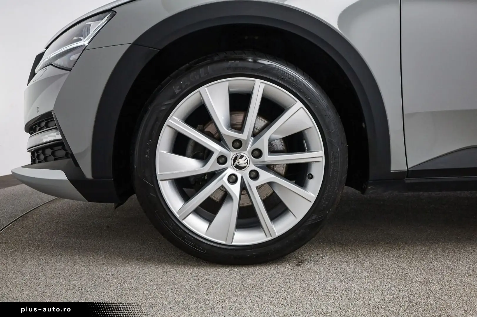 SKODA Superb Combi 2.0 TDI 4x4 Scout AHK DCC ACC BLACK
