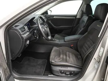 SKODA Superb Combi 2.0 TDI 4x4 Scout AHK DCC ACC BLACK