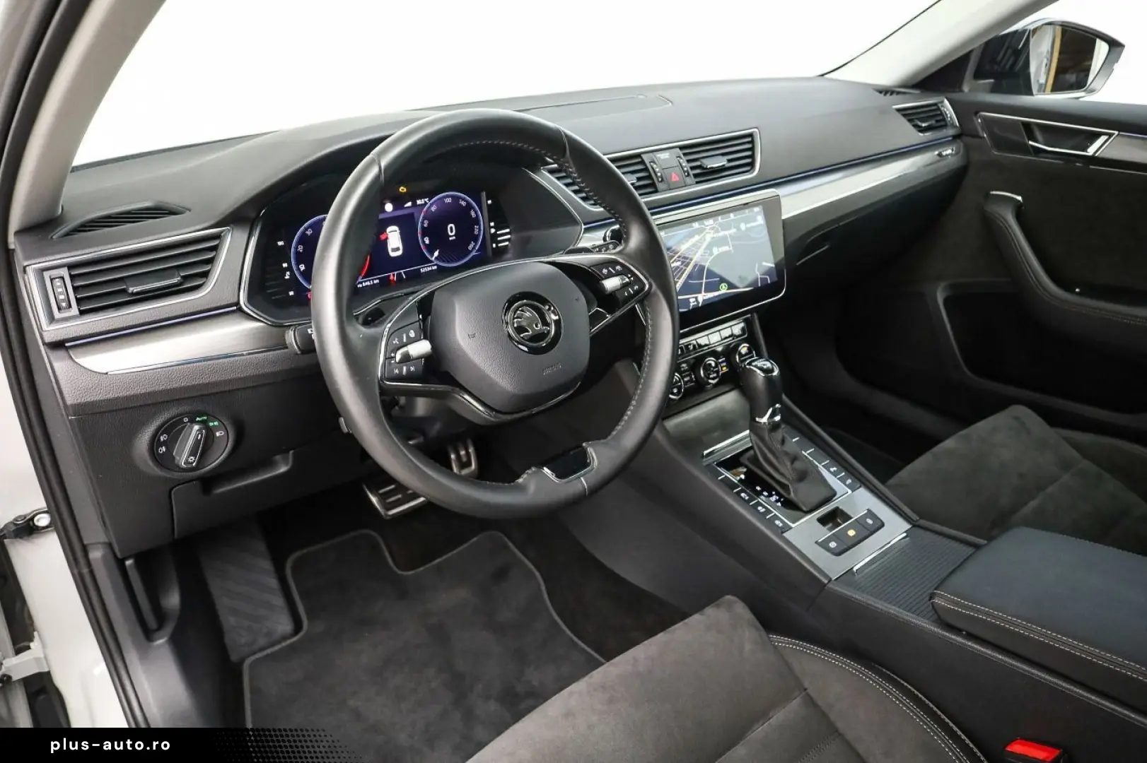 SKODA Superb Combi 2.0 TDI 4x4 Scout AHK DCC ACC BLACK