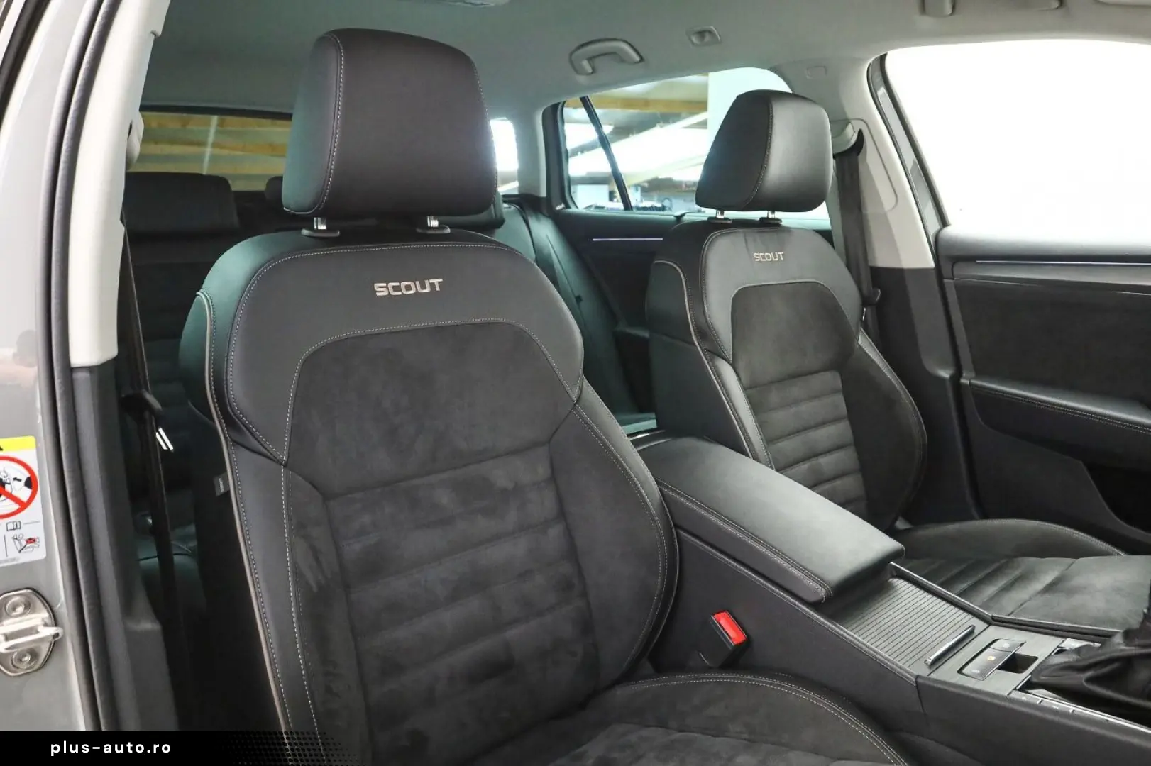 SKODA Superb Combi 2.0 TDI 4x4 Scout AHK DCC ACC BLACK