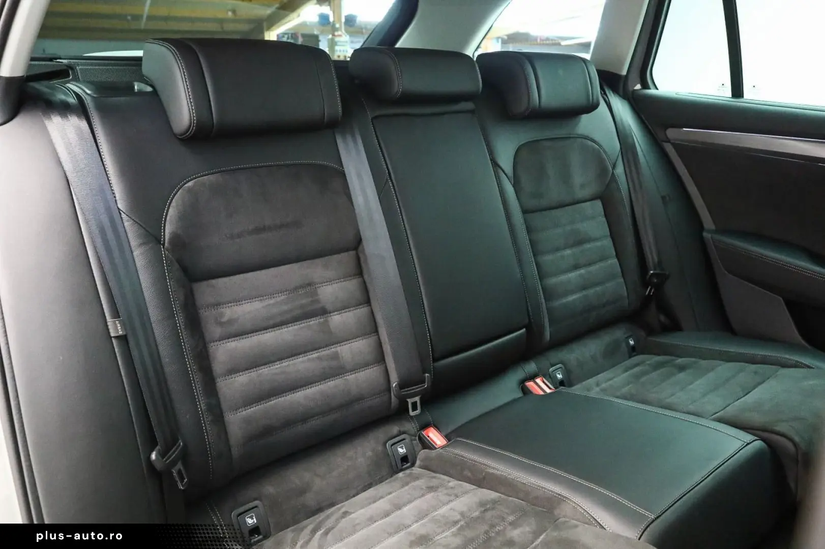 SKODA Superb Combi 2.0 TDI 4x4 Scout AHK DCC ACC BLACK