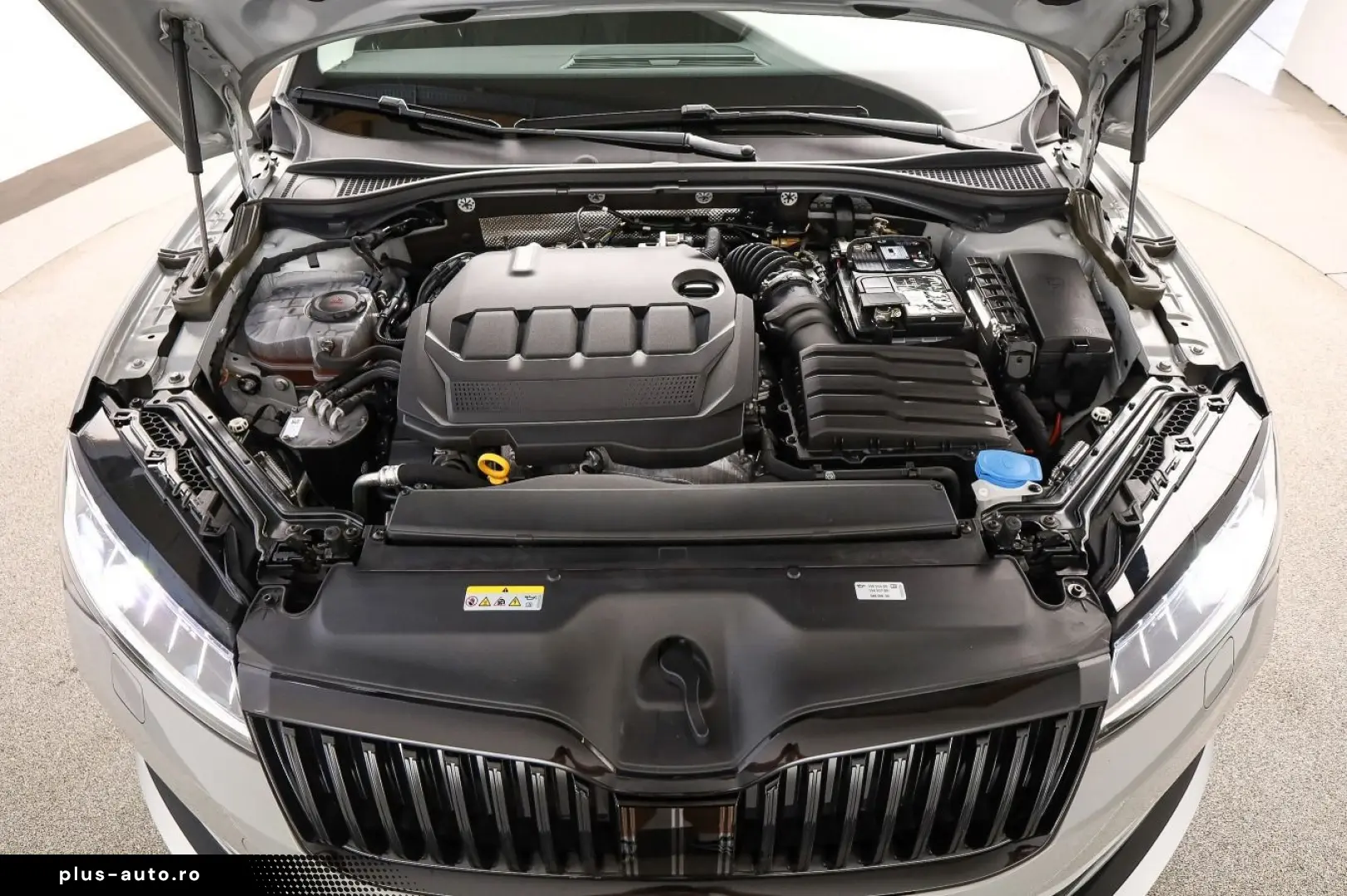 SKODA Superb Combi 2.0 TDI 4x4 Scout AHK DCC ACC BLACK