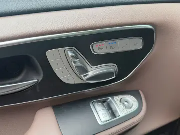 MERCEDES-BENZ V300d AVANTGARDE AMGLine Nappa Pano Dist