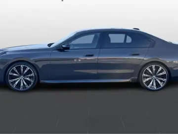 BMW 7 Series 740 xDrive Sedan