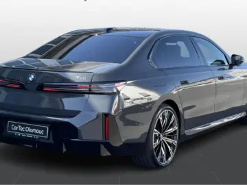 BMW 7 Series 740 xDrive Sedan