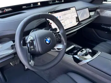 BMW 7 Series 740 xDrive Sedan