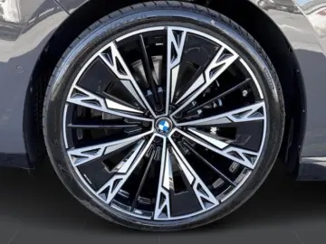 BMW 7 Series 740 xDrive Sedan