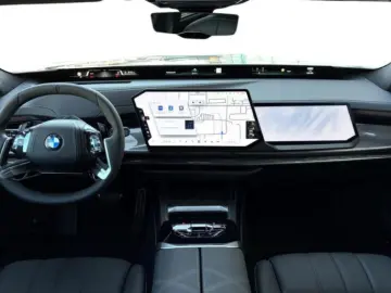 BMW 7 Series 740 xDrive Sedan