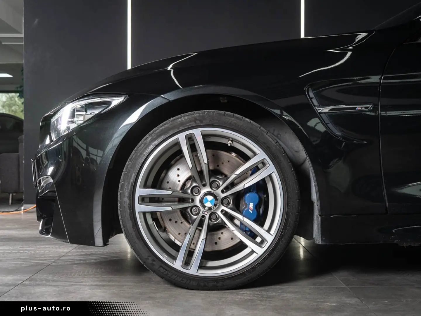 BMW M4 Coupe   M-SITZ NAVI-PROF HUD HIFI