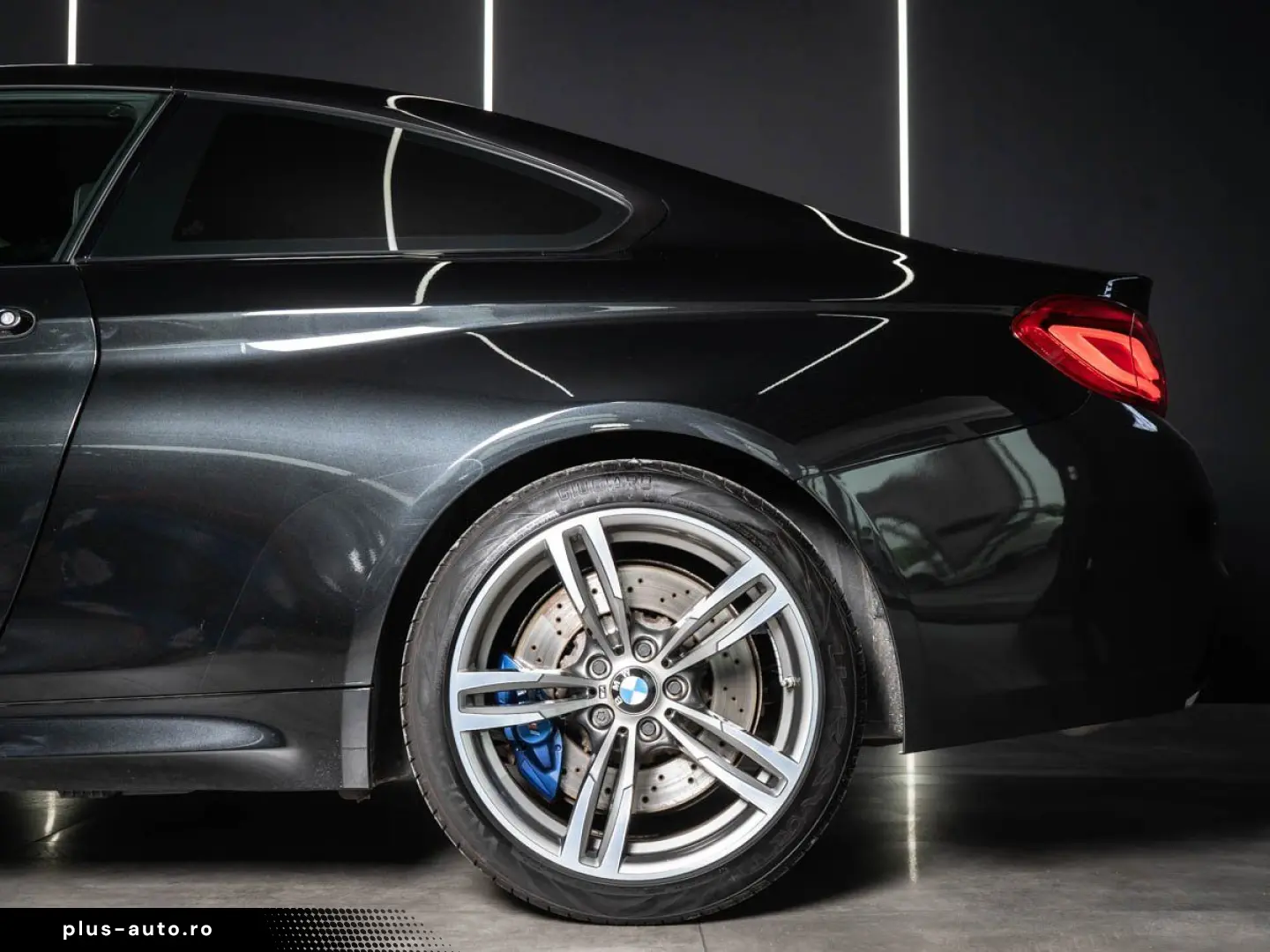 BMW M4 Coupe   M-SITZ NAVI-PROF HUD HIFI