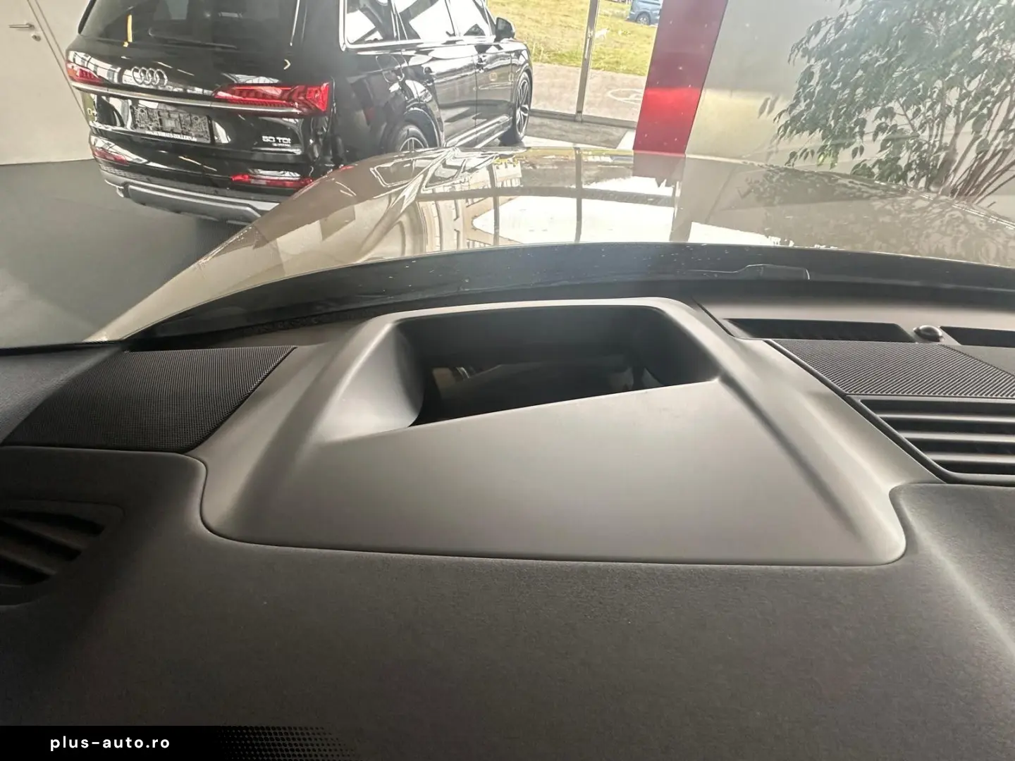 LAND ROVER Range Rover P400 HSE SWB PANO STANDHEIZUNG HUD