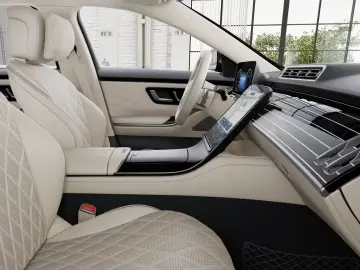 Mercedes-Benz S 450d 4Matic Long AMG Line_Pano_HUD