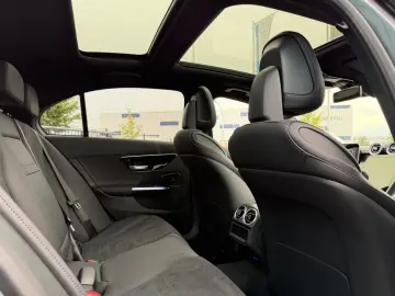 Mercedes-Benz C 200 AMG Line - Panoramic - MY2026