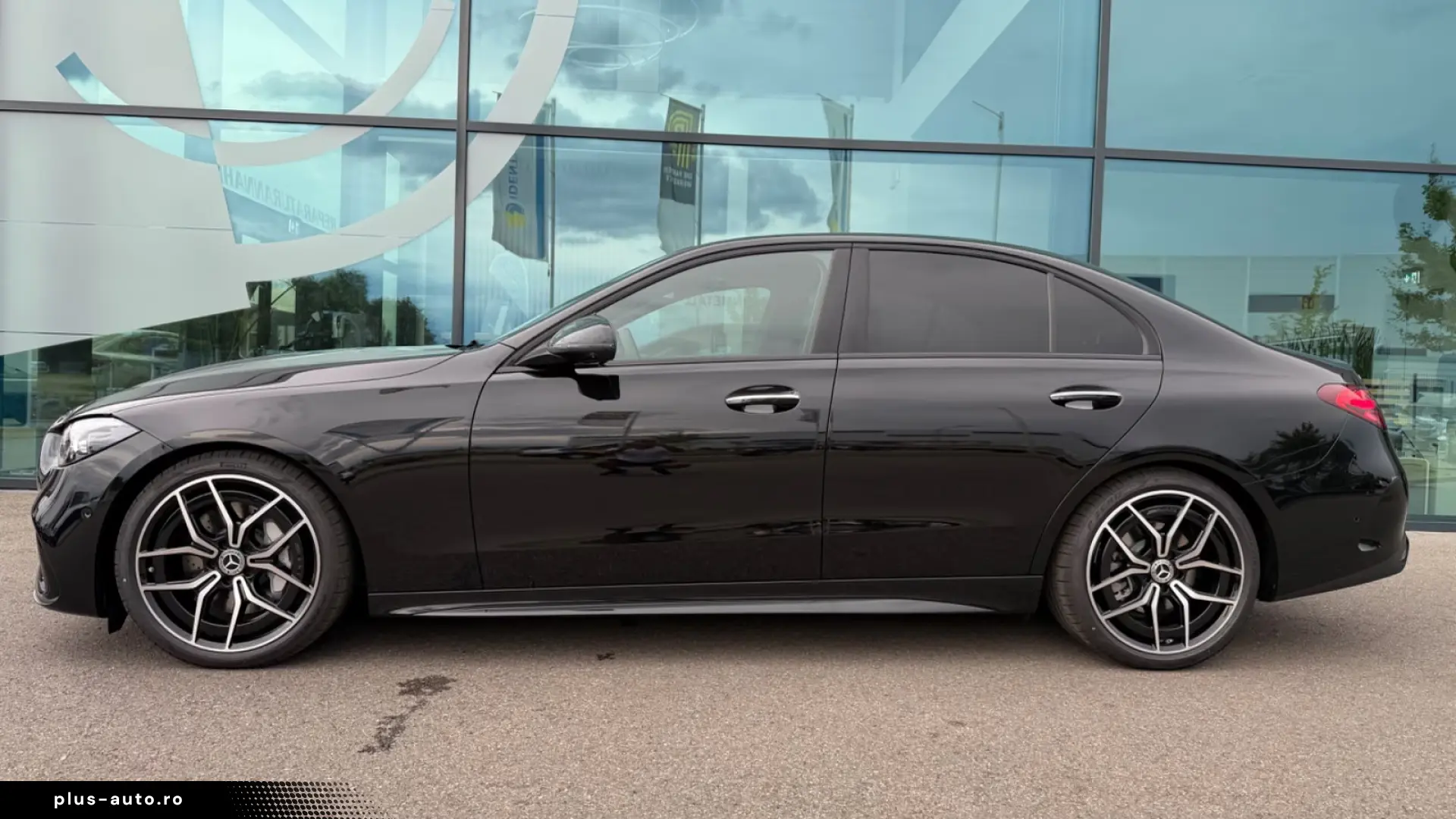Mercedes-Benz C 300 AMG Line - Panoramic - MY2026