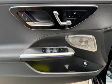Mercedes-Benz C 300 AMG Line - Panoramic - MY2026